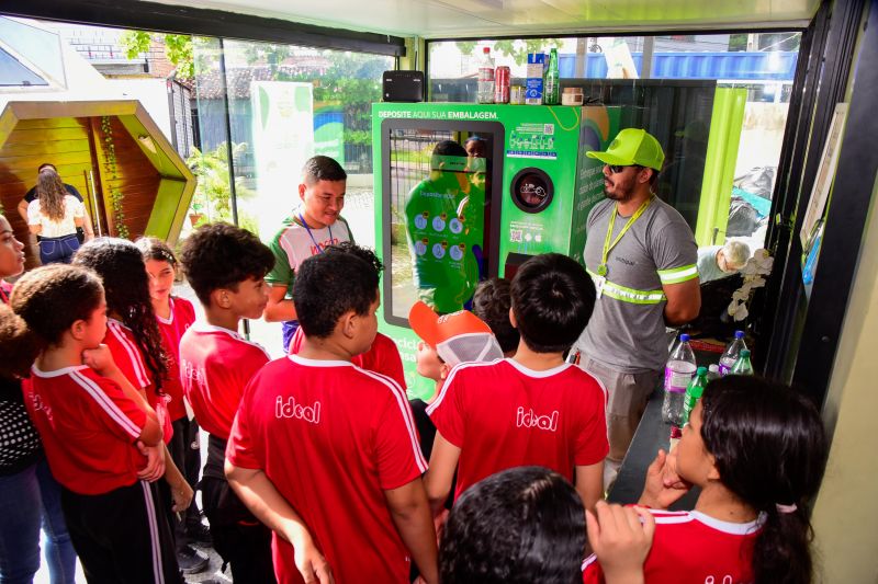 Visita de estudantes no HUB da SEURB na Cidade Nova