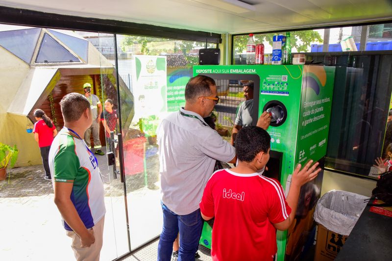 Visita de estudantes no HUB da SEURB na Cidade Nova