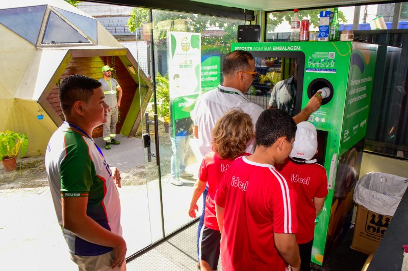 Visita de estudantes no HUB da SEURB na Cidade Nova