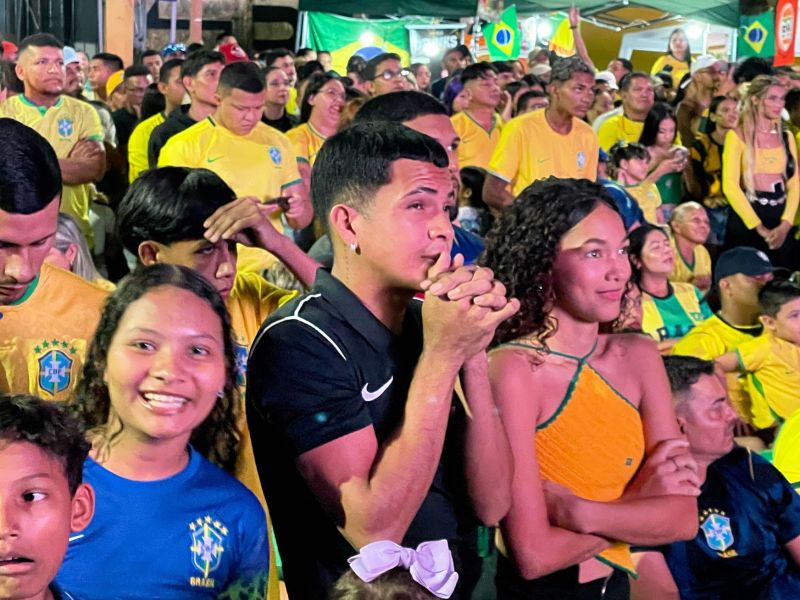 Jogo do Brasil com telão no parque Vila Maguary