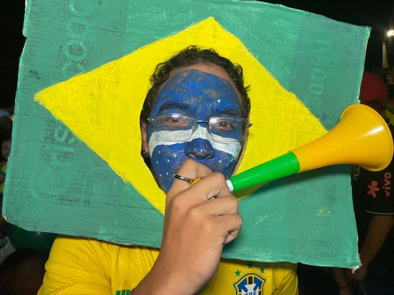 Jogo do Brasil com telão no parque Vila Maguary
