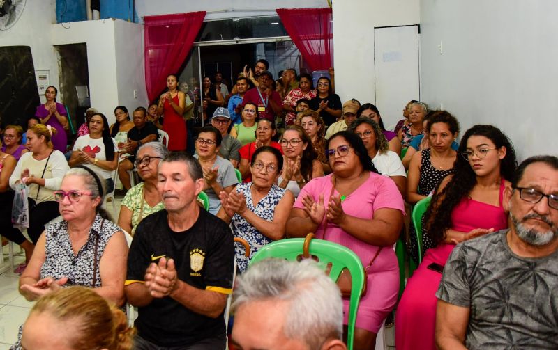 Entrega de títulos de propriedade na comunidade Vitória Régia no bairro do Coqueiro