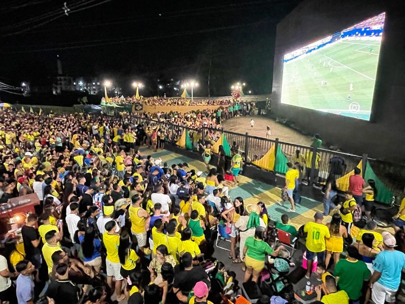 Jogo do Brasil no telão Varque Vila Maguary