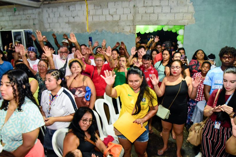 Entrega de Título de Propriedade na comunidade Orla de Cristo no bairro do Icuí
