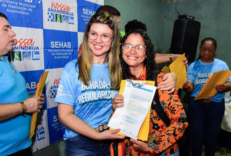 Entrega de Título de Propriedade na comunidade Orla de Cristo no bairro do Icuí