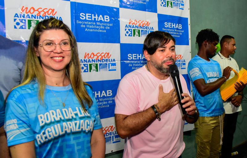 Entrega de Título de Propriedade na comunidade Orla de Cristo no bairro do Icuí