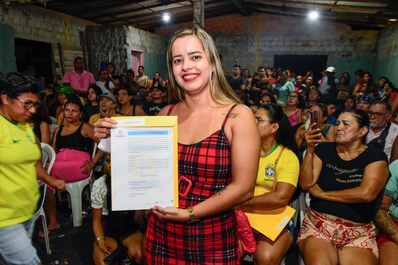 Entrega de Título de Propriedade na comunidade Orla de Cristo no bairro do Icuí