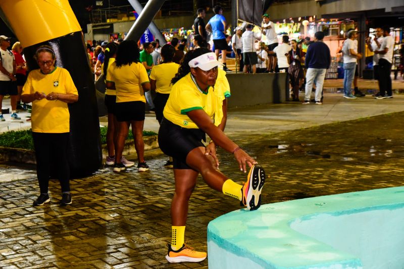 Corrida Circuito Night Run Ananin na Praça da Bíblia