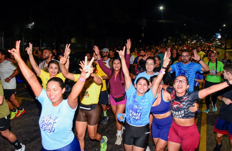 Corrida Circuito Night Run Ananin na Praça da Bíblia