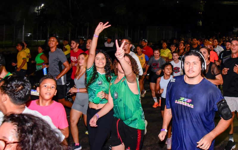 Corrida Circuito Night Run Ananin na Praça da Bíblia