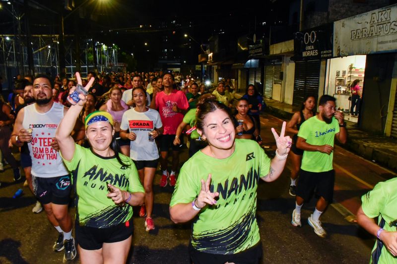 Corrida Circuito Night Run Ananin na Praça da Bíblia