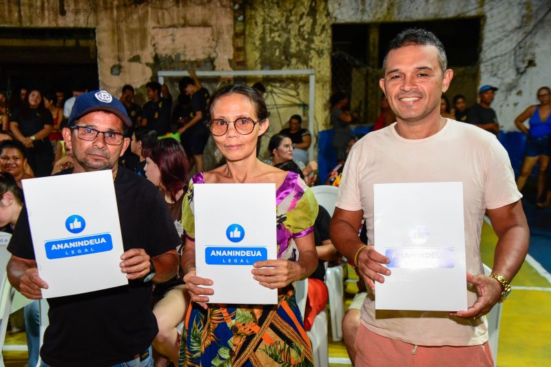 Entrega de registro de propriedade na comunidade Nova Jerusalém no Coqueiro