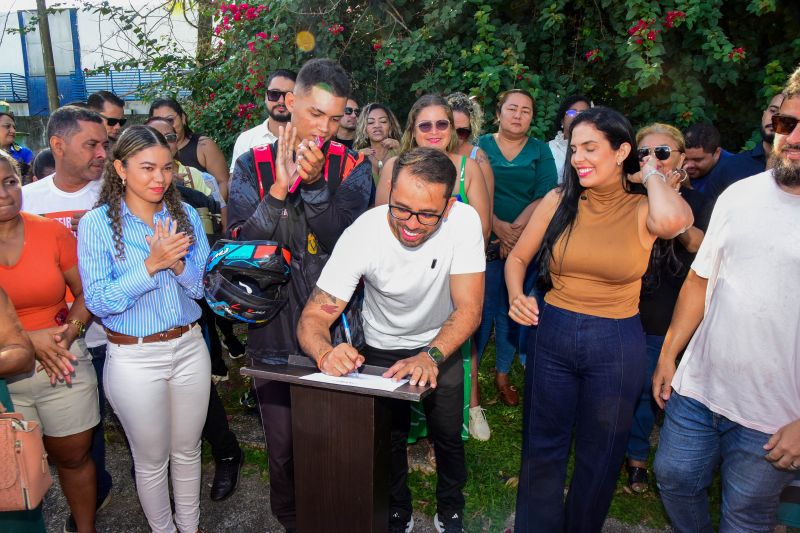 Assinatura de Ordem de Serviço da Praça dos Entregadores na Cidade Nova