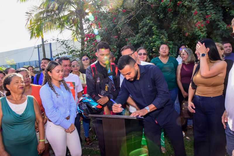 Assinatura de Ordem de Serviço da Praça dos Entregadores na Cidade Nova