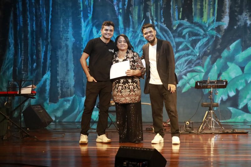 Espetáculo Brasilidades no Teatro Municipal de Ananindeua