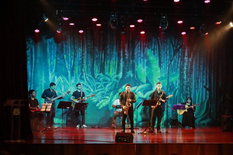 Espetáculo Brasilidades no Teatro Municipal de Ananindeua