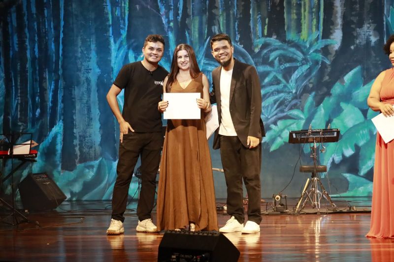 Espetáculo Brasilidades no Teatro Municipal de Ananindeua
