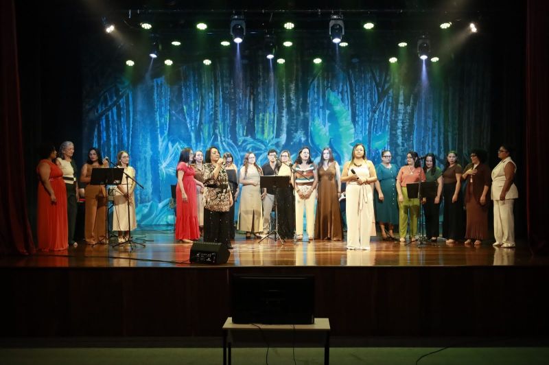 Espetáculo Brasilidades no Teatro Municipal de Ananindeua