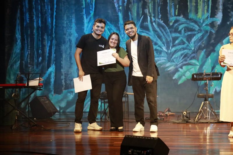 Espetáculo Brasilidades no Teatro Municipal de Ananindeua