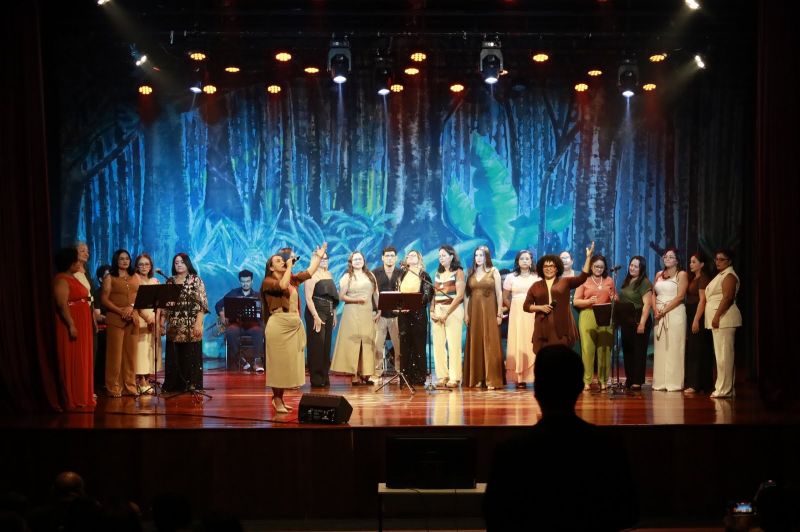 Espetáculo Brasilidades no Teatro Municipal de Ananindeua