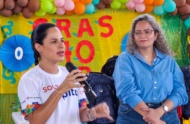Entrega de apoio alimentar e kit escolar no CRAS 40 Horas