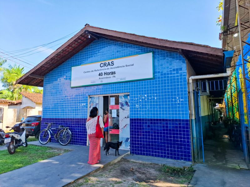 Entrega de apoio alimentar e kit escolar no CRAS 40 Horas