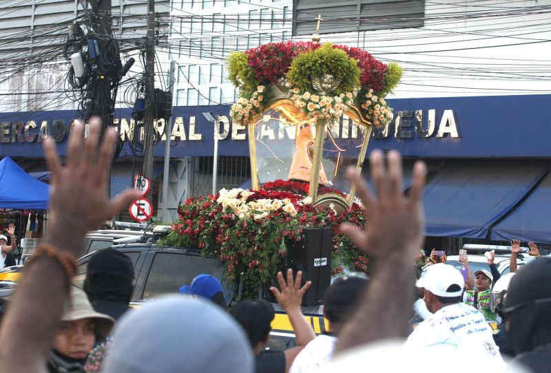 Traslado da imagem peregrina de Nossa Senhora de Nazaré em Ananindeua.