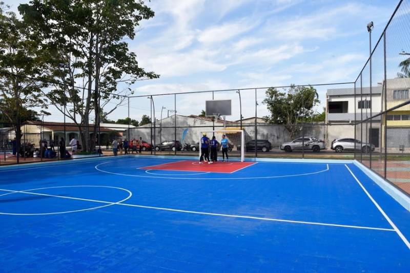 Quadra poliesportiva.