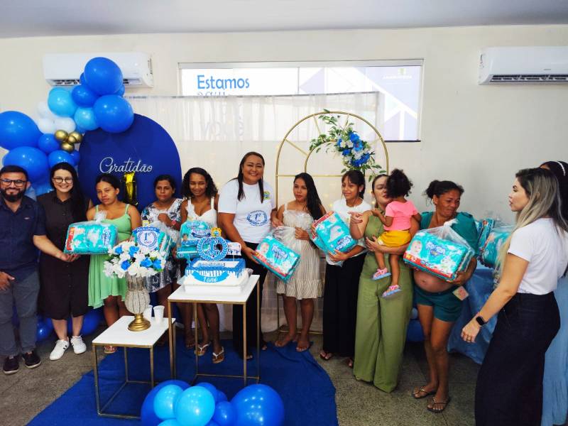 Doações de kits de fraldas.