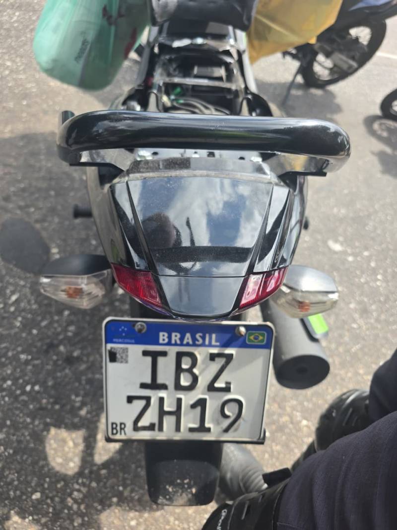 Motocicleta com placa adulterada.