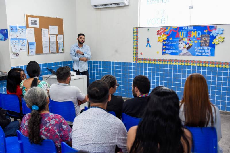 Igor Augusto de Oliveira Marques é psicólogo clínico, especialista em Análise do Comportamento e atualmente especializando-se em Processos de Comportamento relacionados ao Transtorno do Espectro Autista (TEA). Atua como coordenador da Saúde do Homem e também como coordenador de políticas públicas em saúde LGBTQIAPN+, desenvolvendo ações voltadas à promoção da saúde, inclusão e garantia de direitos.