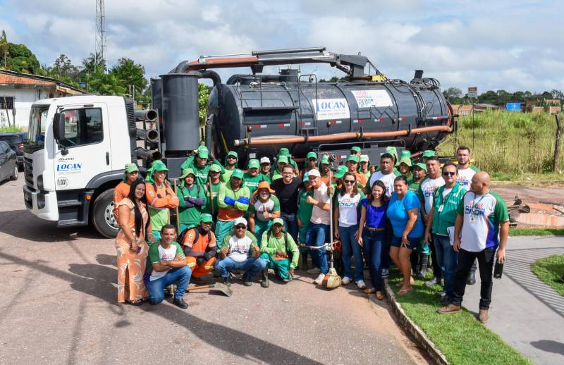 Prefeito Dr. Hugo Atayde com a equipe da SEURB.