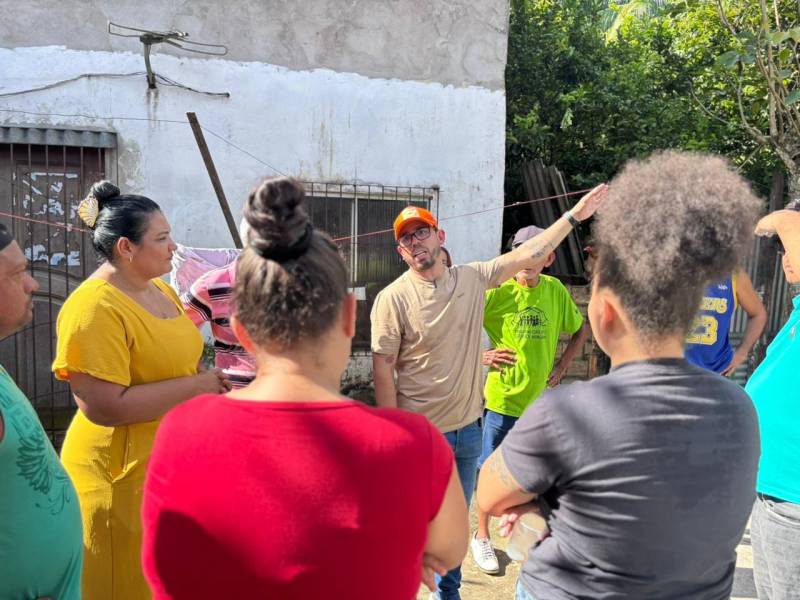 Prefeito Dr. Hugo Atayde presente na comunidade.