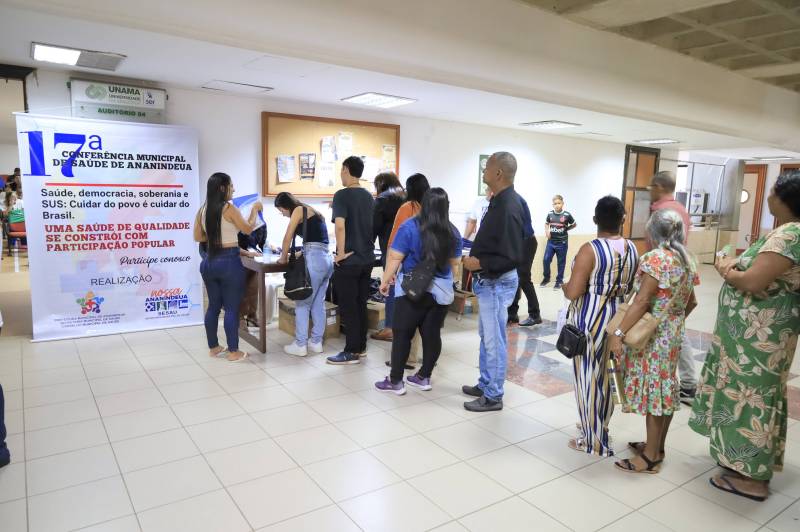 O público na expectativa de absorver conhecimentos no decorrer da conferência