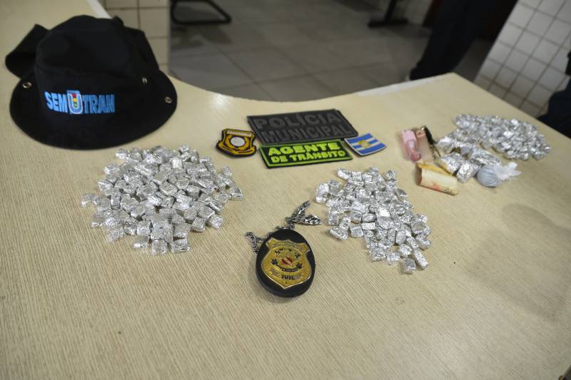 Mais de 270 tabletes encontrados com a suspeita. 