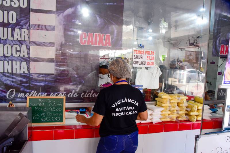 Fiscalização de rotina reforça boas práticas na comercialização de açaí em Ananindeua
