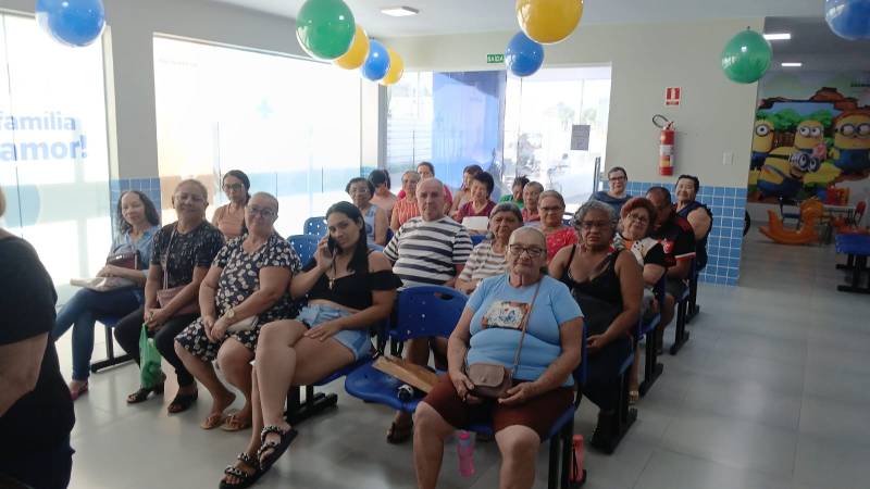 Idosos e moradores da comunidade participaram da programação do Junho Violeta, reforçando a importância do respeito, da proteção e da valorização da pessoa idosa.