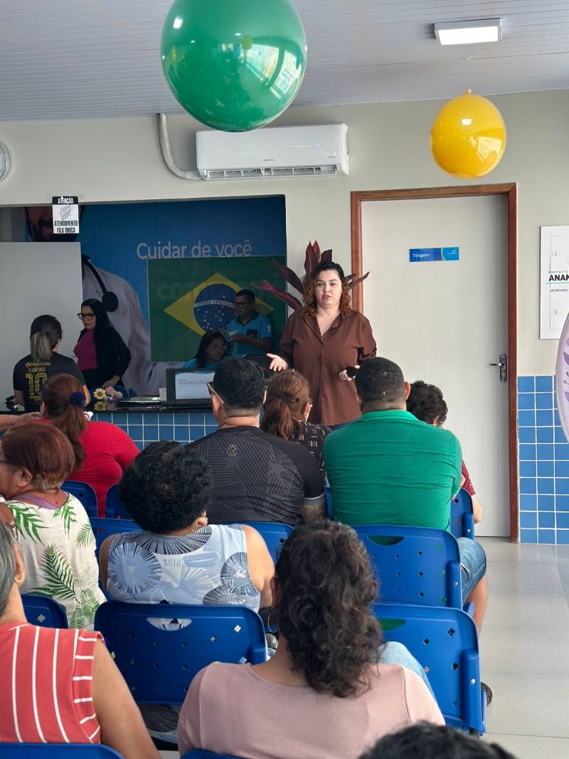 Participantes acompanharam atentamente as orientações e debates sobre prevenção de quedas, combate à violência e promoção da saúde da pessoa idosa.