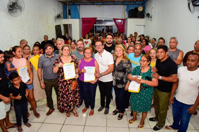 Mais de 120 famílias do Conjunto Vitória Régia recebem título definitivo de propriedade em Ananindeua