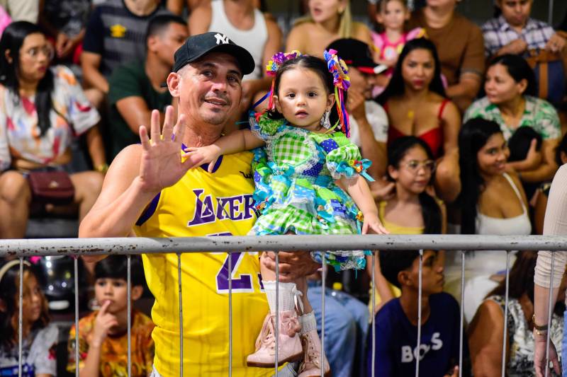 Denny Ferreira aproveitou a última noite do concurso ao lado da família e elogiou a organização do evento.