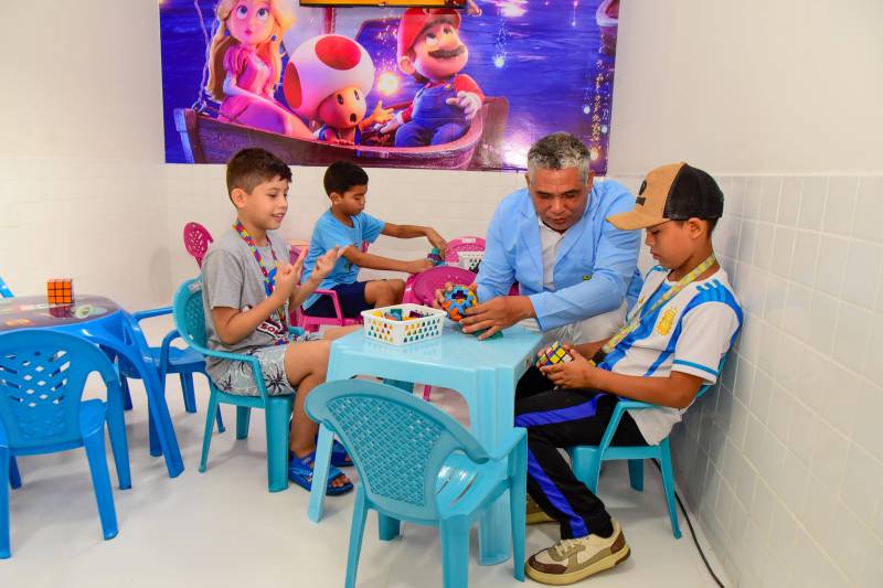 Crianças que serão atendidas novo centro. 