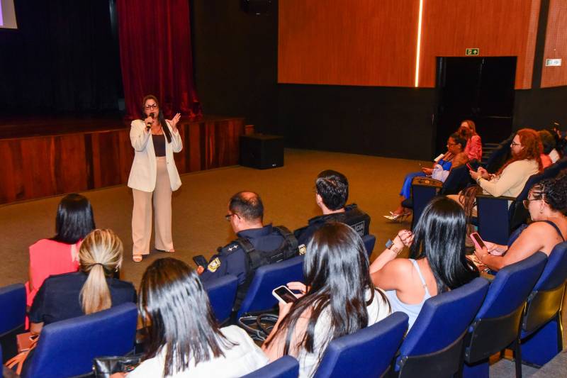 Palestras e momentos de diálogo levaram informações sobre prevenção à violência de gênero, direitos das mulheres e mecanismos de proteção.