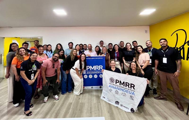 Representantes de secretarias e instituição.