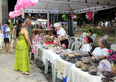 Galeria: Festival de Bolos na praça da Bíblia