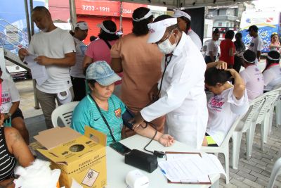Participantes da Corrida da Mulher aproveitam ação da SESAU para cuidar da saúde no Parque do 8