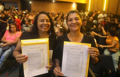 Moradores de Ananindeua recebem títulos de propriedade e celebram conquista histórica