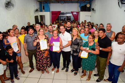 Mais de 120 famílias do Conjunto Vitória Régia recebem título definitivo de propriedade em Ananindeua