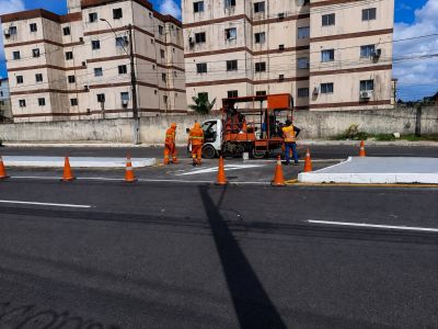 Avenida Hélio Gueiros recebe nova sinalização durante processo de revitalização