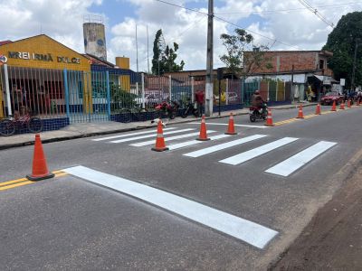 Sinalização em frente ao CMREI Irmã Dulce é revitalizada no bairro Águas Lindas